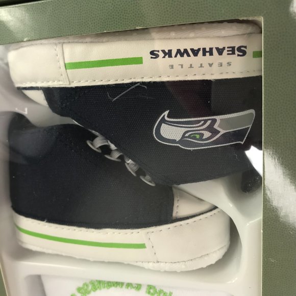 Baby Fanatic Bib with Pre-Walker, Seattle Seahawks - Picture 6 of 9